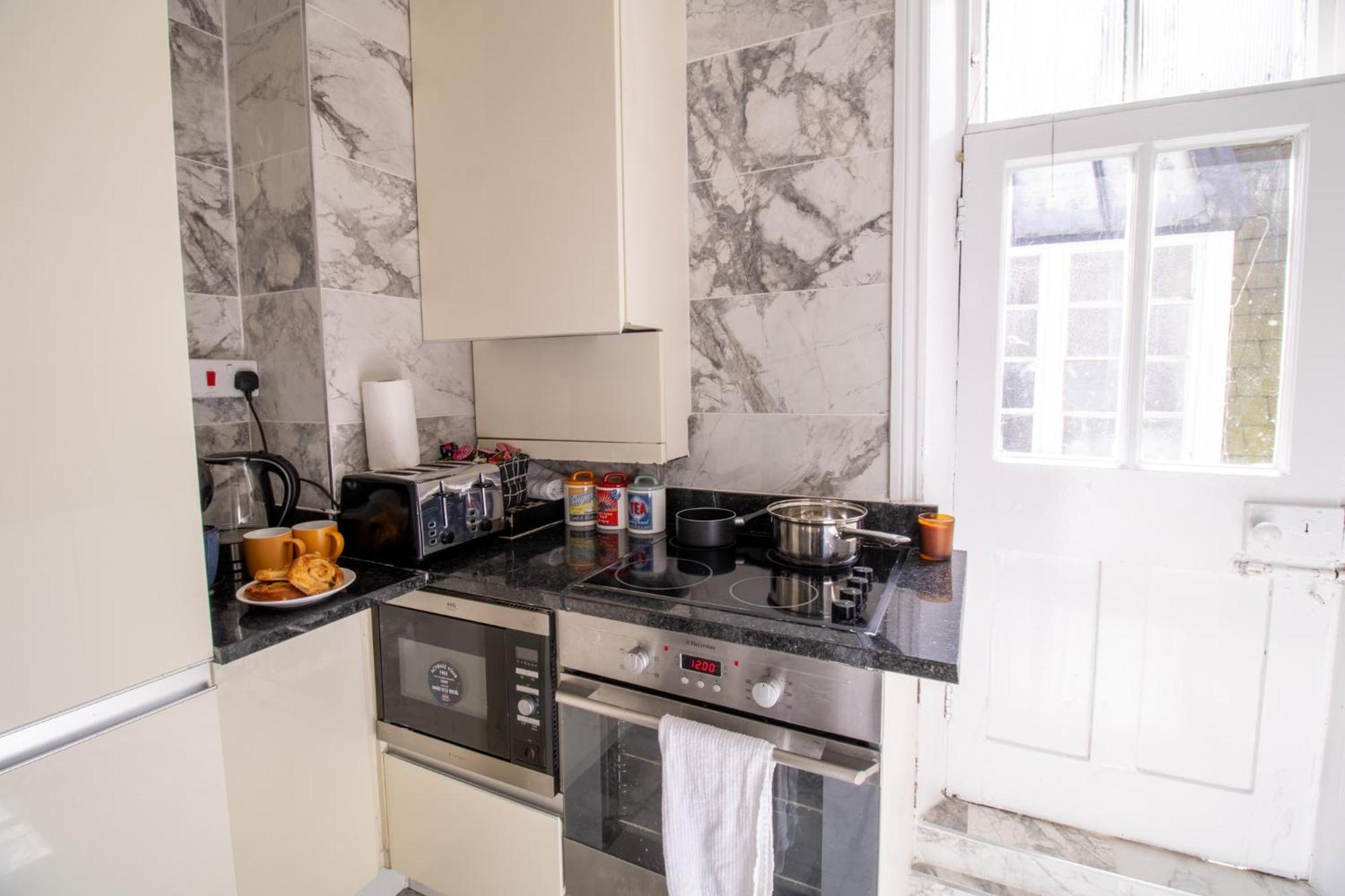 Mayfair Maisonette Chic Spacious 2-Bed - 33A لندن المظهر الخارجي الصورة